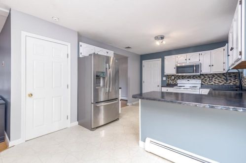 329 Commonwealth Ave, Warwick RI  02886-2756 exterior
