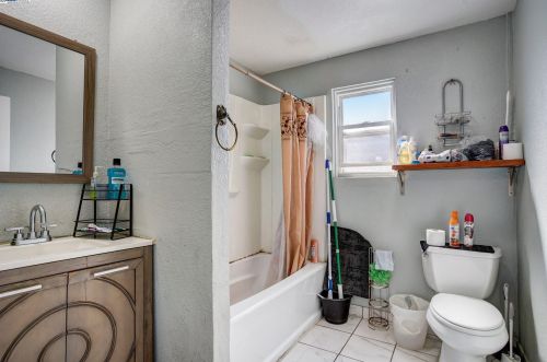 1725 96 Ave, Oakland CA  94603-1909 exterior