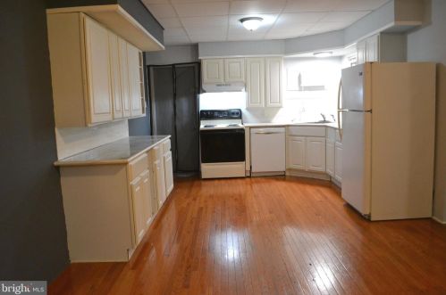 24 Charlotte St, Pottstown, PA 19464-5906