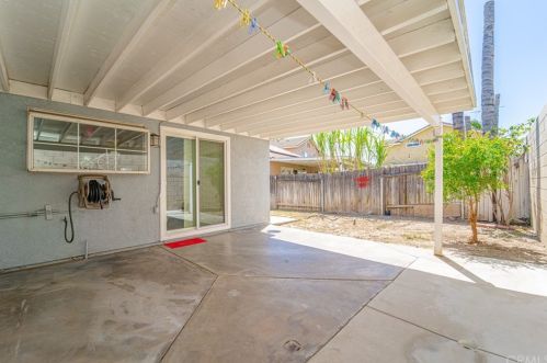 785 Award Dr, Colton CA 92324-2675 exterior