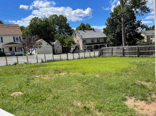 19 Chestnut St, Manchester, CT 06040-5110