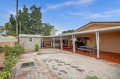 7215 15th Ave, Hialeah FL  33014-3805 exterior