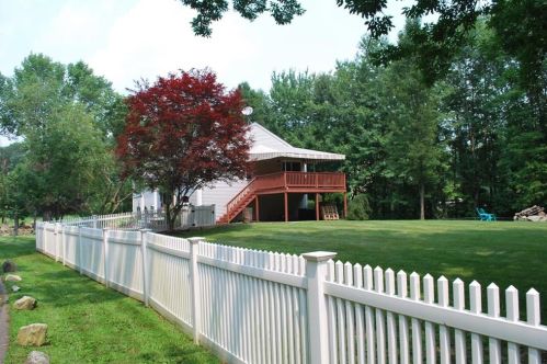 34 Tower Hill Rd, Cumberland RI  02864-1524 exterior