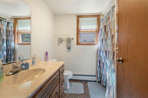 1157 Crestwood Dr, Green Bay WI 54313-5411 exterior