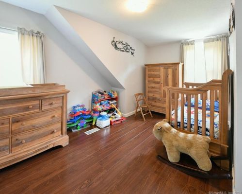 9 Stephen Ct, New Britain CT  06053-1633 exterior