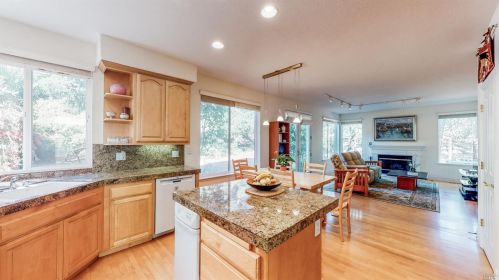 970 Stonecastle Ln, Santa Rosa CA  95405-5513 exterior