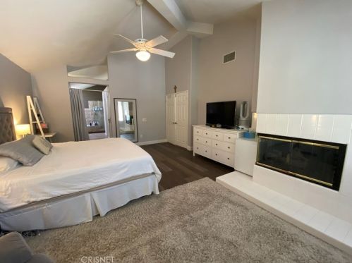23037 Weymouth Pl, Santa Clarita CA  91354-2040 exterior