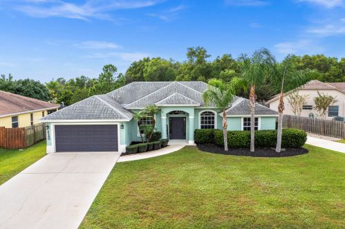 5240 Mayfield Ln, Fort Pierce, FL 34983-5351