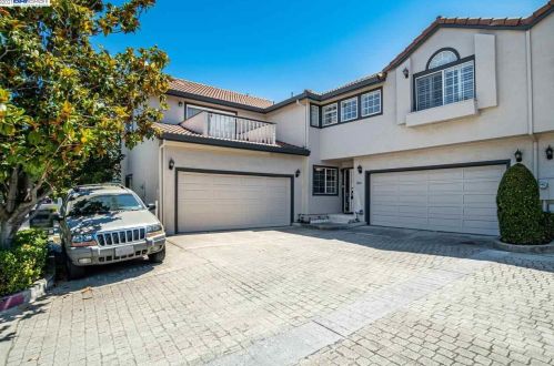1084 Almaden Village Ln, San Jose, CA 95120-3365