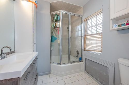 4400 Locust Point Dr, Bronx NY  10465-4038 exterior