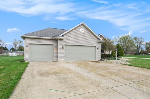 58067 Jefferson Ct, Goshen, IN 46528-8942