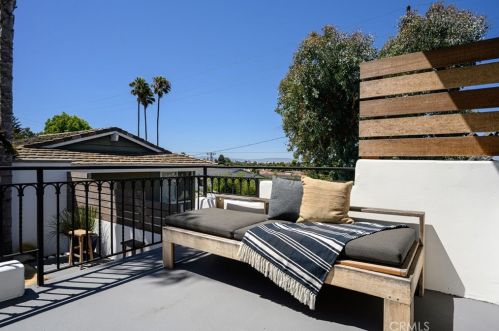 513 Dianthus St, Manhattan Beach CA  90266-6720 exterior