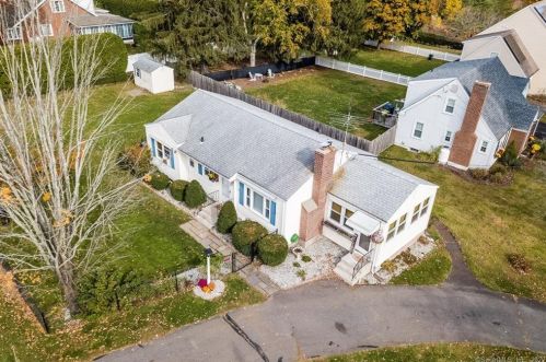 98 Ballfall Rd, Middletown CT  06457-2328 exterior