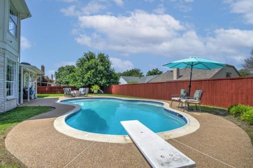 2213 Brooklake St, Denton TX  76207-1623 exterior