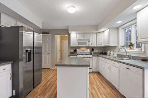 22 Little Falls Way, Durham CT  06422-2918 exterior