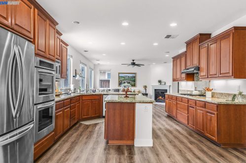 66 Sunchase Ct, Oakley CA  94561-4425 exterior