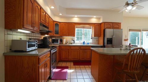 8 Menayas Ct, Washingtonville NY  10992-2032 exterior