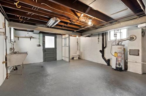 822 Shady Ave, North Charleroi PA  15022-1860 exterior