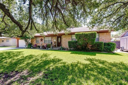 567 Surf St, Lewisville, TX 75067-3525
