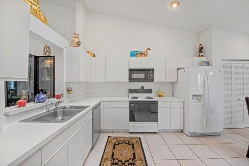7617 Is Breeze Ter, Boynton Beach FL  33437-5403 exterior