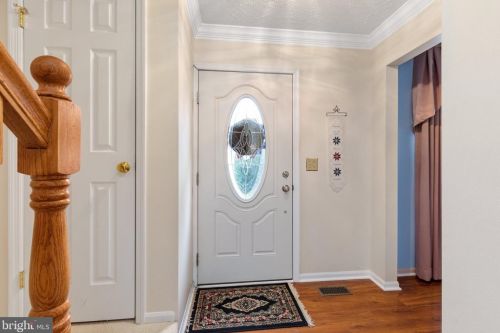 4689 Bonneville Ln, Woodbridge, VA 22193-3132