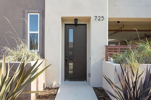 725 Oak Ave, Carlsbad CA  92008-3013 exterior