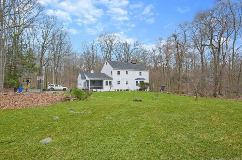 190 Briscoe Rd, New Canaan CT  06840-2303 exterior