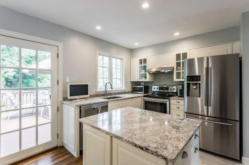 16 Martin Pl, Northport NY  11768-1224 exterior