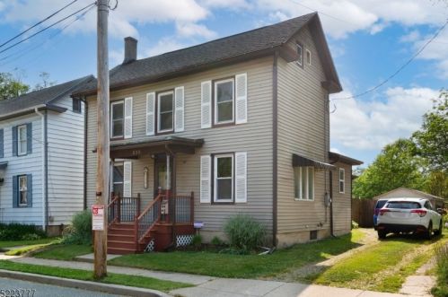 230 Depue St, Belvidere, NJ 07823-1415