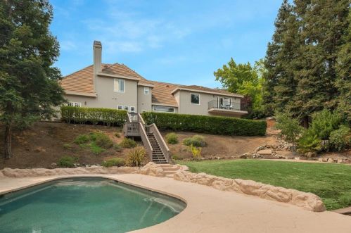 18660 Castle Lake Dr, Morgan Hill CA  95037-9472 exterior