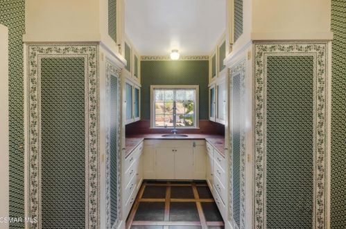 3192 Sycamore Dr, Simi Valley CA 93065-2703 exterior