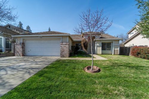 7027 Turnberry Ln, Riverbank, CA 95367-3301