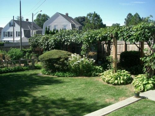 32 Denison Ave, Groton CT  06340-4415 exterior