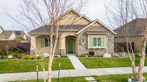 1786 Cornerstone Dr, Ripon CA  95366-9493 exterior