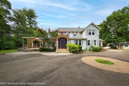 857 Holmdel Rd, Holmdel Village, NJ 07733-2067