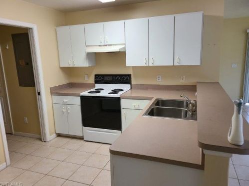 911 14th Ter, Cape Coral, FL 33990-3423