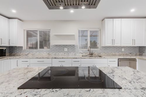 7332 17 Ave, Phoenix AZ 85085-6300 exterior