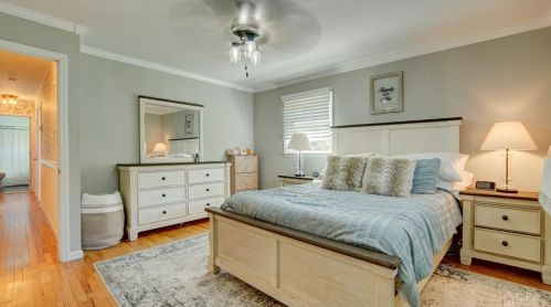 18 Sandalwood Dr, East Brunswick NJ  08816-4047 exterior