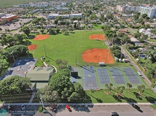 212 2nd Ct, Dania Beach FL  33004-4813 exterior
