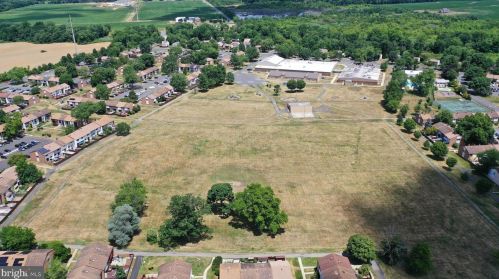 200 Canterbury Ct, East Windsor NJ 08520-5509 exterior