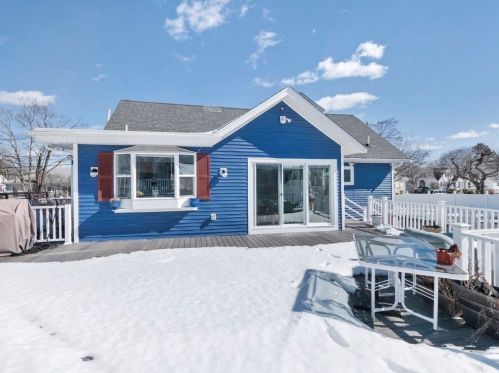 17 Beech St, Dedham MA  02026-3701 exterior