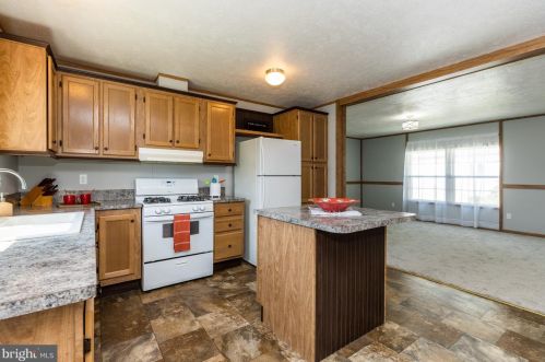 929 10th Ave, Wilmington, DE 19808-4925