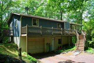 109 Mud Run Rd, Cresco, PA 18326-7794