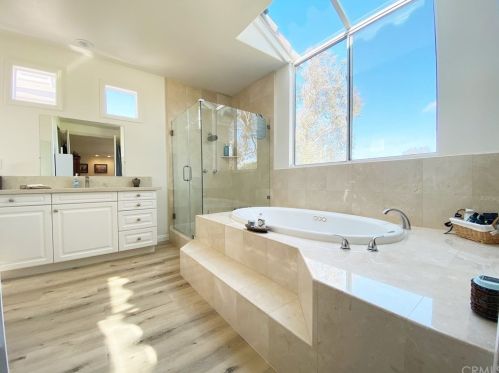 6321 Morningside Dr, Huntington Beach CA 92648-6107 exterior