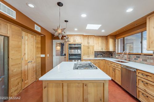 4305 Avenida Del Cazador, Tucson AZ  85718-7065 exterior