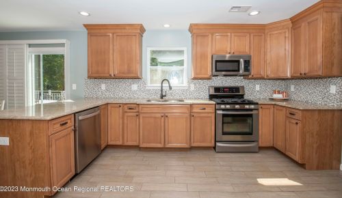 9 Maxim Ct, Jackson Twp NJ 08527-3893 exterior