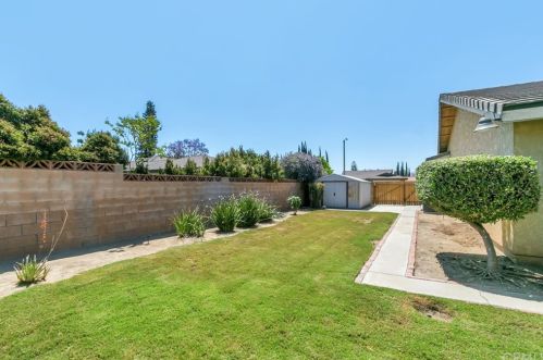 222 Condor Dr, Rialto CA  92377-4718 exterior