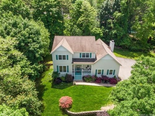 817 Tulip Dr, Valley Cottage, NY 10989-2205