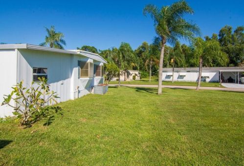 2 Galicia Ln, Fort Pierce, FL 34952-7915