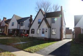 3594 Grosvenor Rd, Cleveland OH  44118-2629 exterior